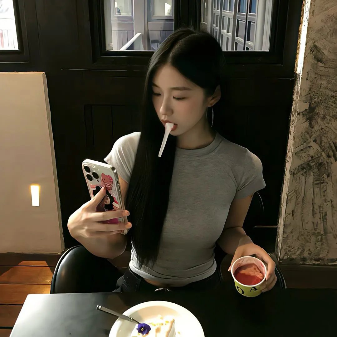 看她轻轻的飞起